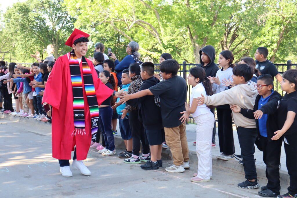 Guadalupe Centers, High School - Image 6